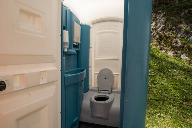 Porta potty delivery and setup